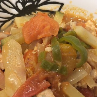夏野菜と鶏肉のトマト味噌炒め煮